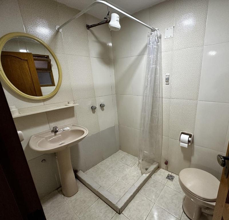 Departamento con baño privado - image 4