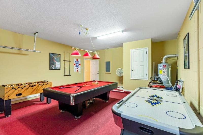 Spacious and Relaxing Home with South Facing Pool home - image 22