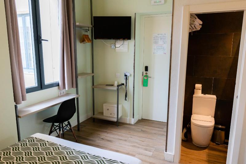 Basic Triple Room image 3