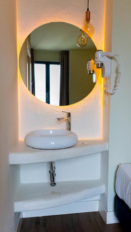 Basic Triple Room image 4