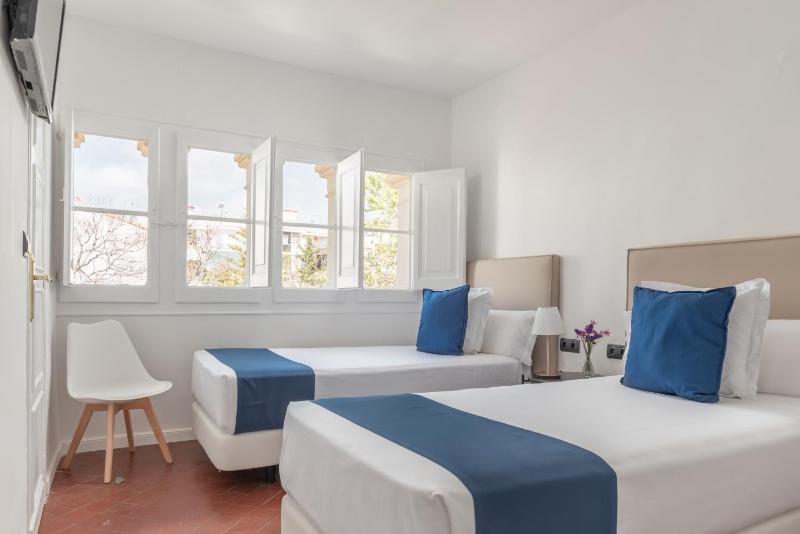 Hotel Medium Romantic - image 12