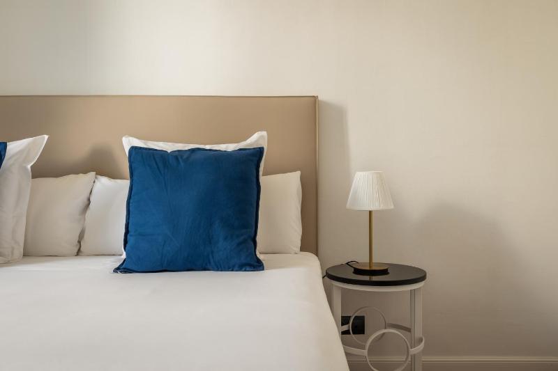 Budget Double Room Interior image 3