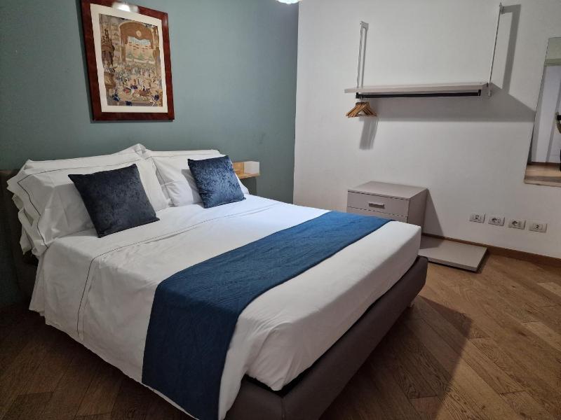 Deluxe Apartment image 2