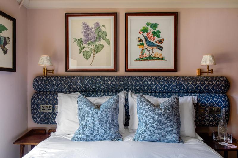Small Double Room image 4