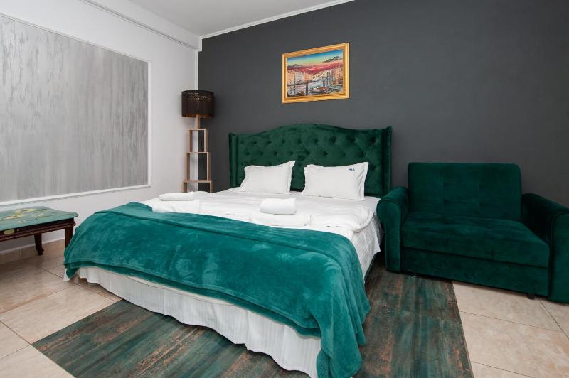 Comfort Triple Room image 4