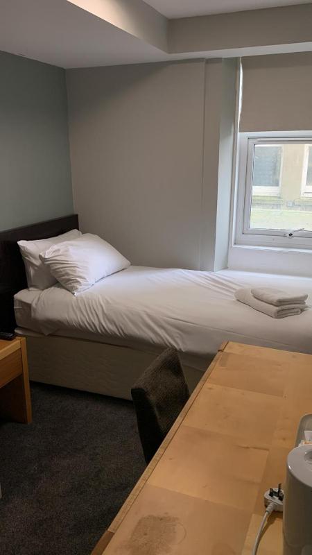 Standard Single Room image 3