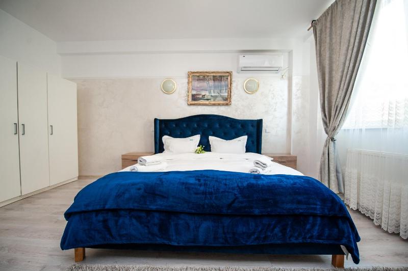 Double or Twin Room image 4