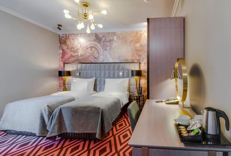 Standard Twin Room image 4