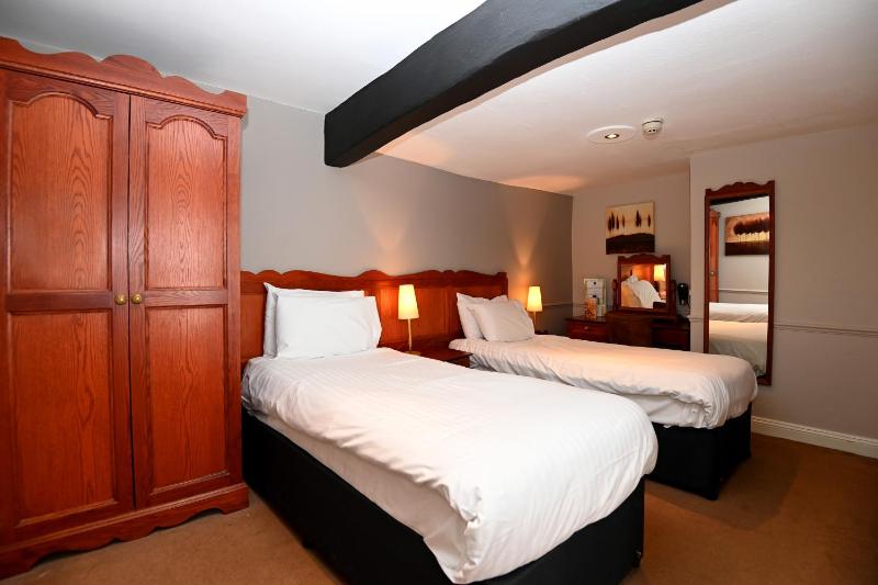 Standard Twin Room image 3