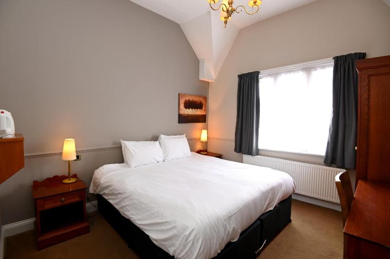 Standard Double Room image 4