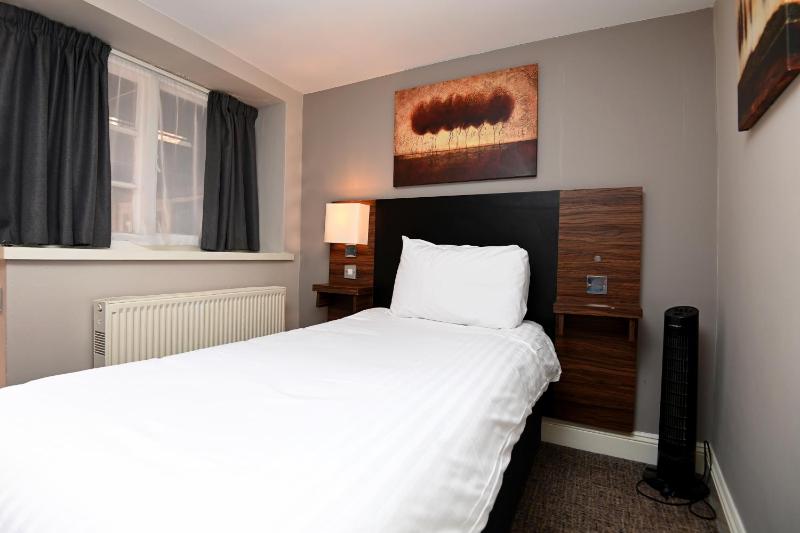 Standard Single Room image 3