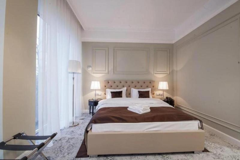Superior King Room image 4