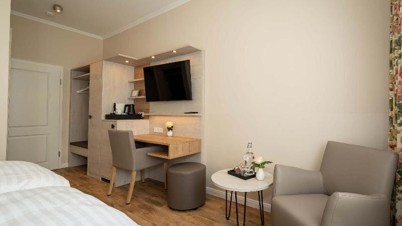 Double Room image 2