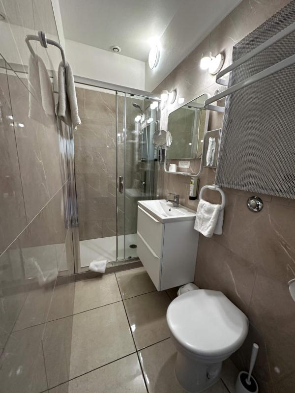Double Room image 2