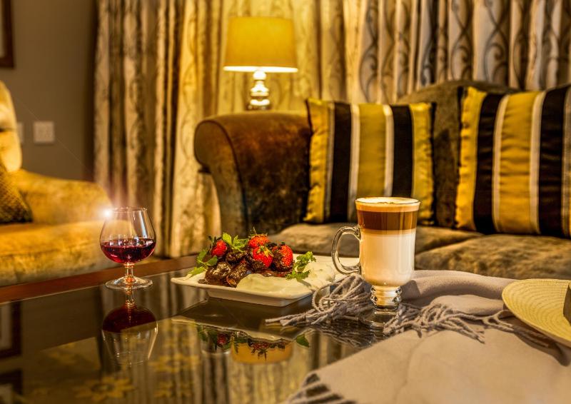 Hemingways Hotel - image 3