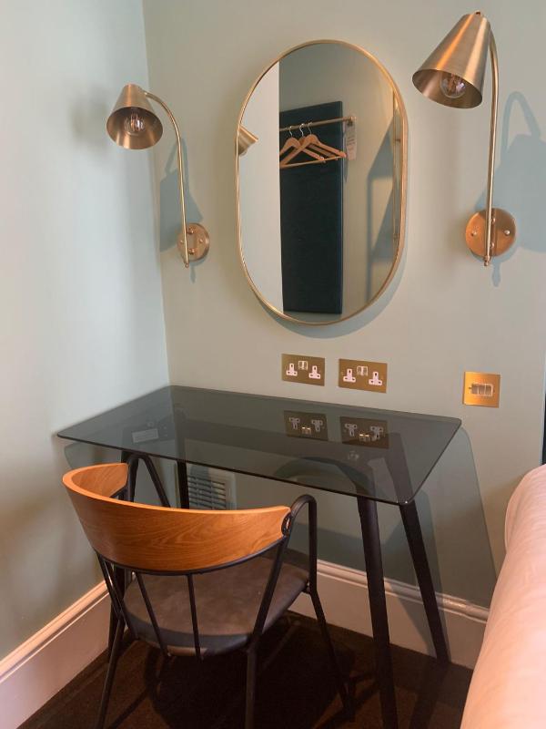 Small Double Room image 4