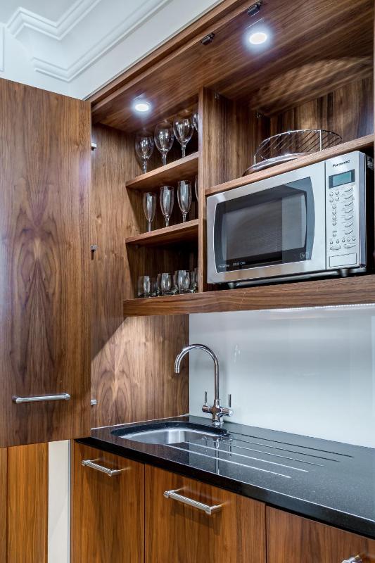 Studio Apartment image 3