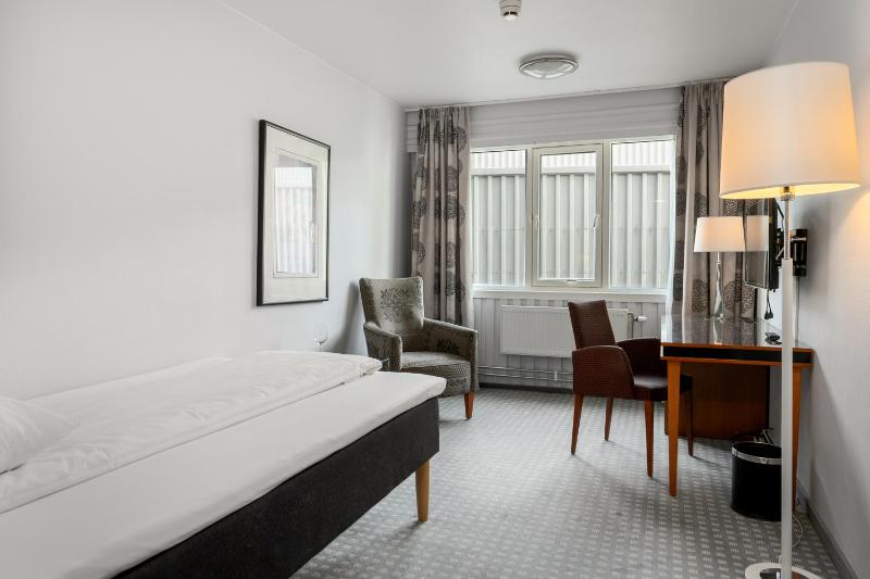 Single Room image 3