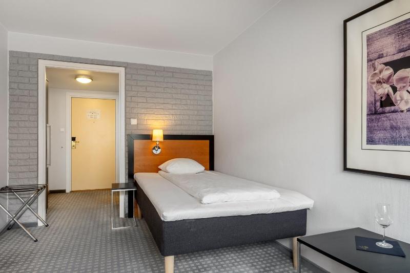 Single Room image 4