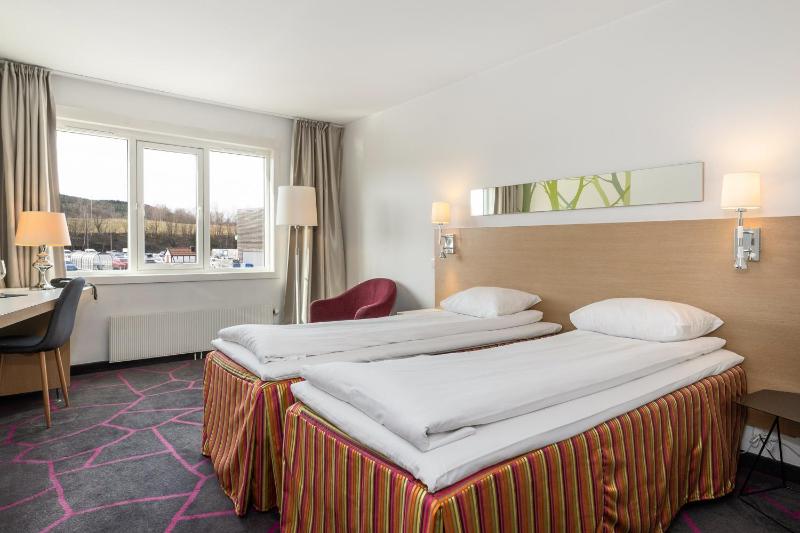 Twin Room image 3