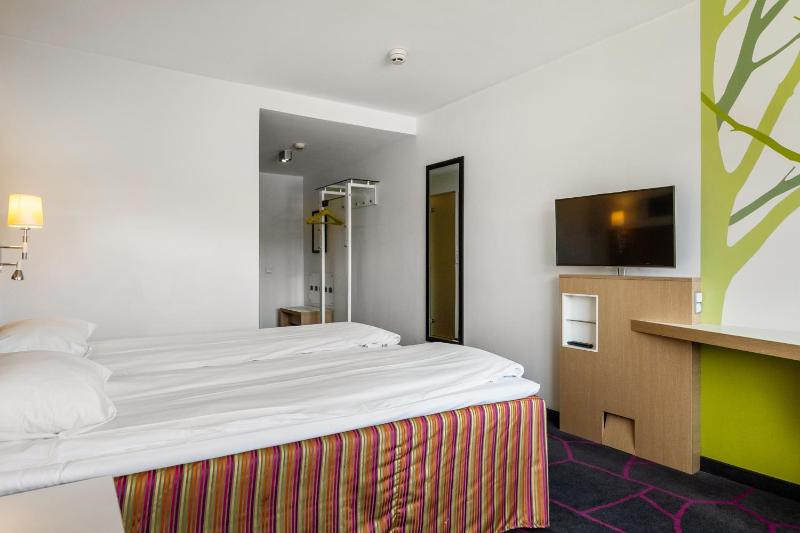 Twin Room image 1