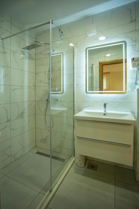 Economy Twin Room - Ground Floor image 3