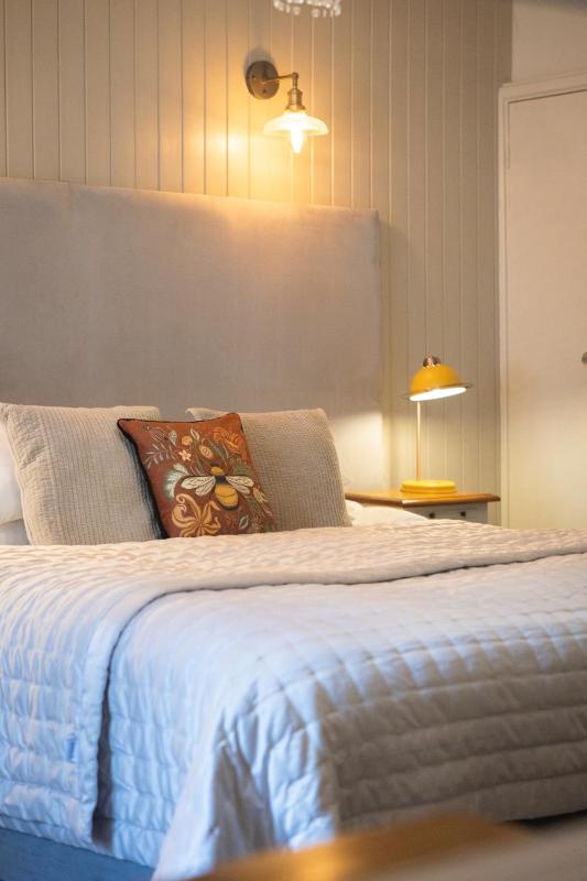 Superior Double Room image 4