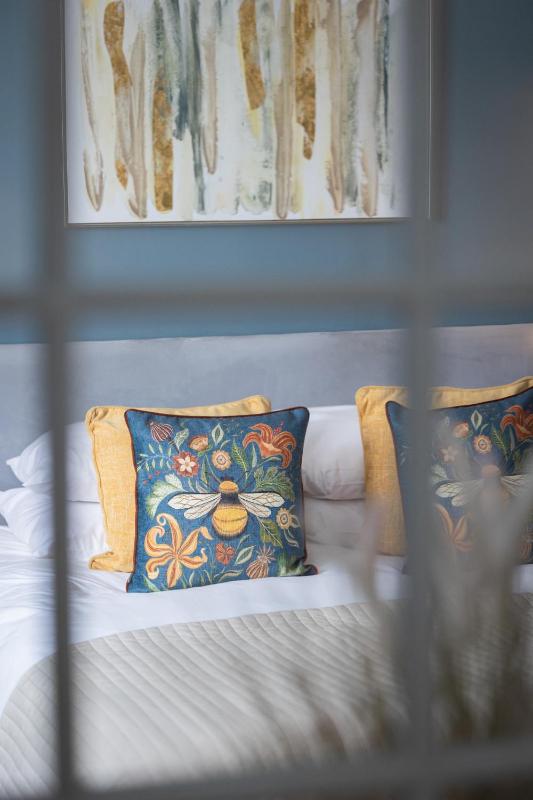 Standard Double Room image 3