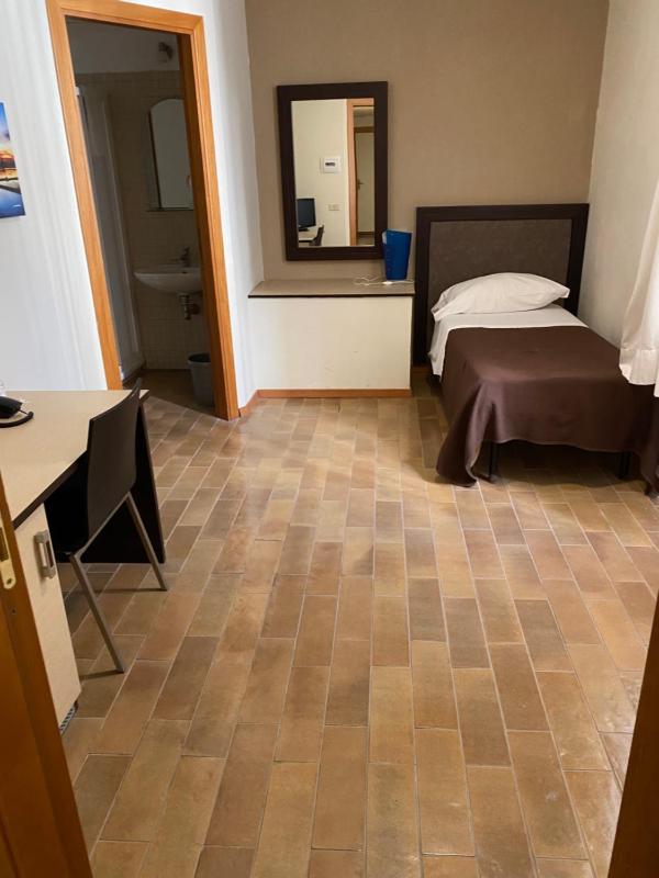 Single Room image 1