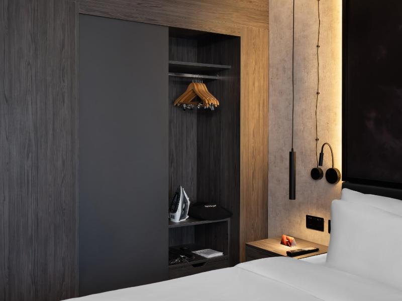 Standard Room - Runway View image 2