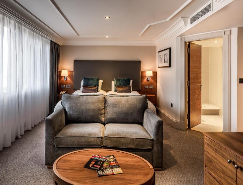 Executive Twin Room image 3