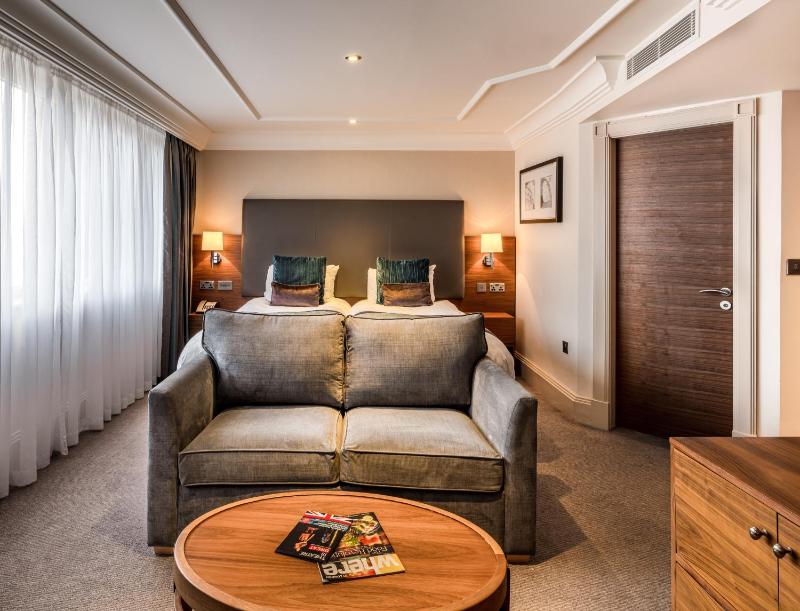 Executive Twin Room image 4