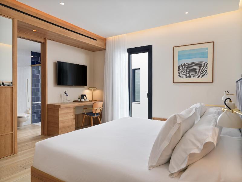 Basic Double Room (2 Adults) image 1