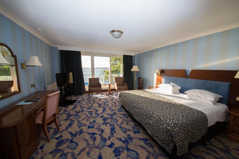 Deluxe King Room with Sea View image 3