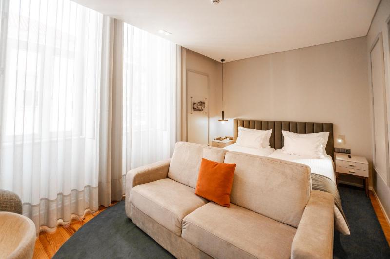Deluxe Twin Room image 2
