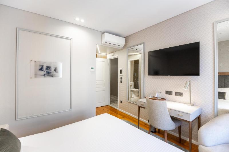 Deluxe Double Room image 3