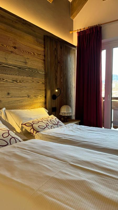 Double Room with Lake View image 4