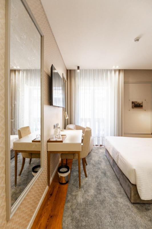 Deluxe Double Room image 2