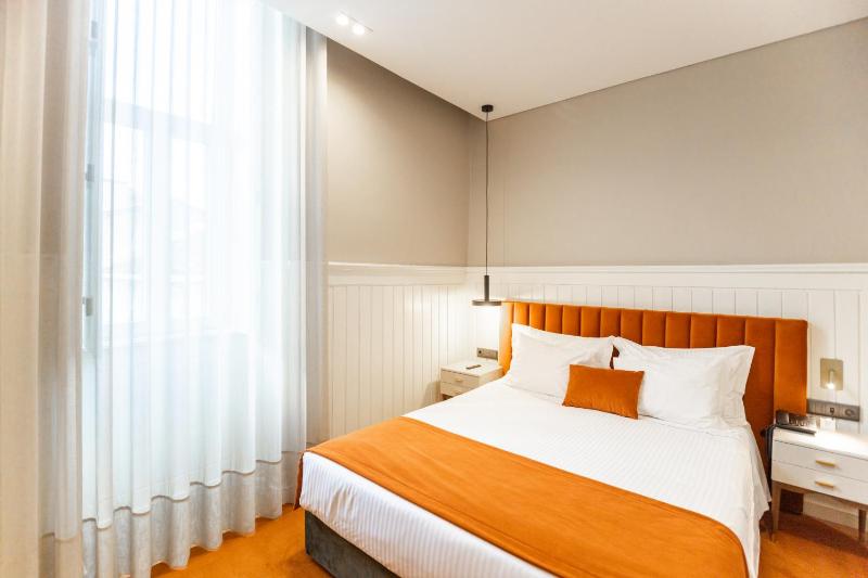 Classic Double or Twin Room image 4