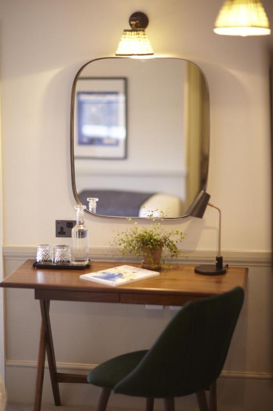 Standard Twin Room image 2