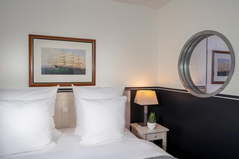 Classic Double Room image 4