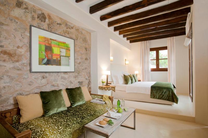 Double Room with Direct Access to the Garden image 3