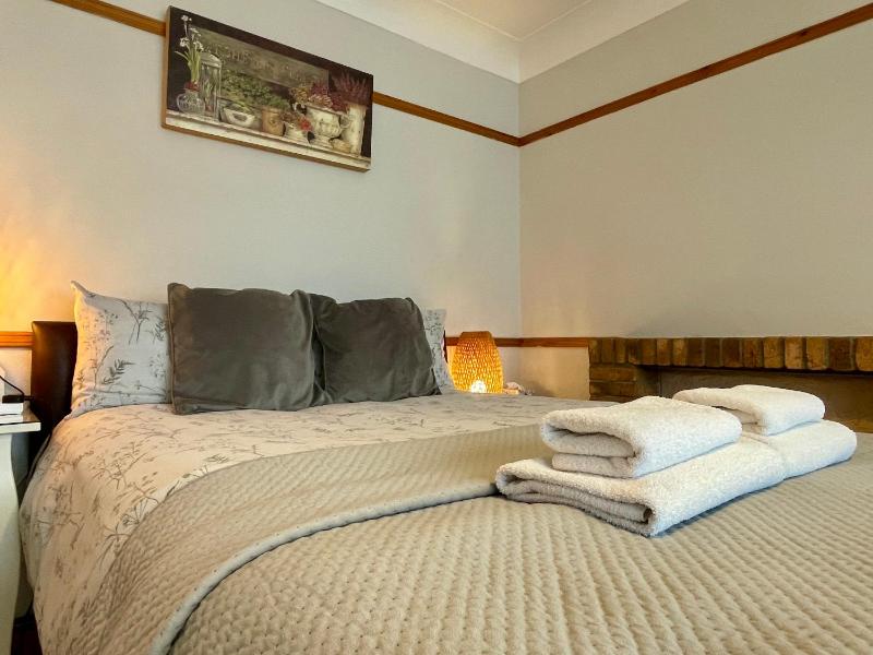 Somers 4 bed House off road parking pet friendly - image 7
