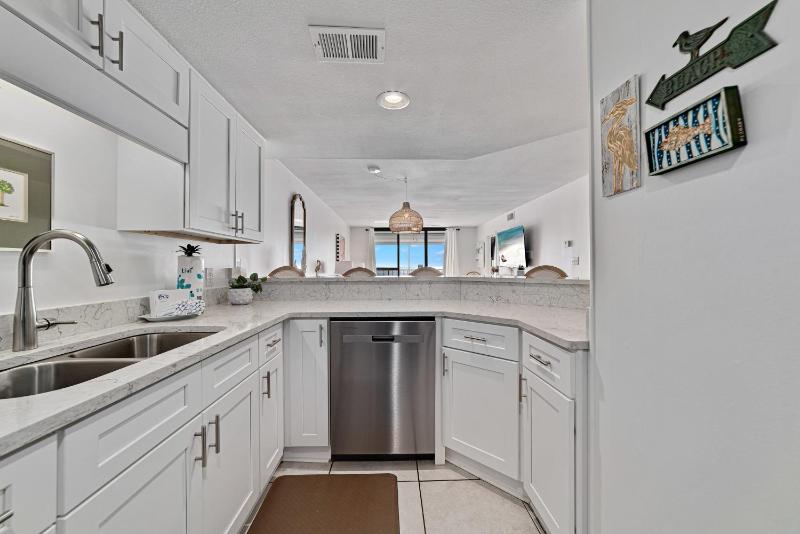 Summerchase 304- Family Friendly Fun Beach Getaway!! - image 6
