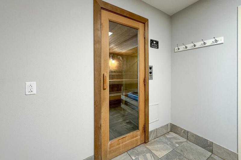 The Oasis 2804 - image 8