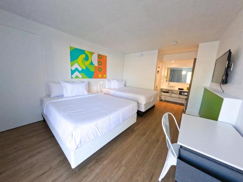 Impeccably cozy hotel room Developer Inn Express - image 10