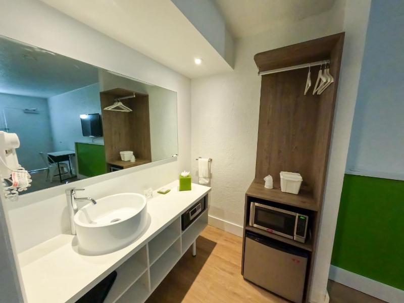 Impeccably cozy hotel room Developer Inn Express - image 17