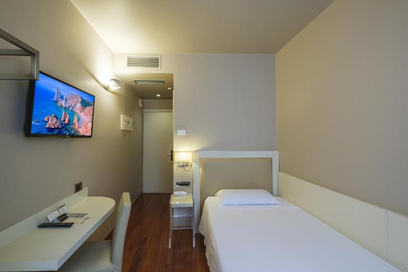 Single Room image 1