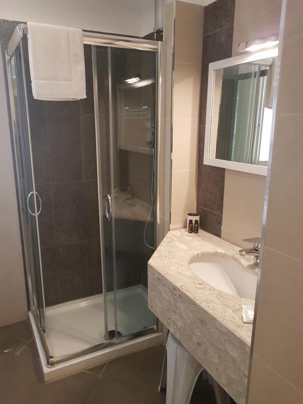 Double Room image 2