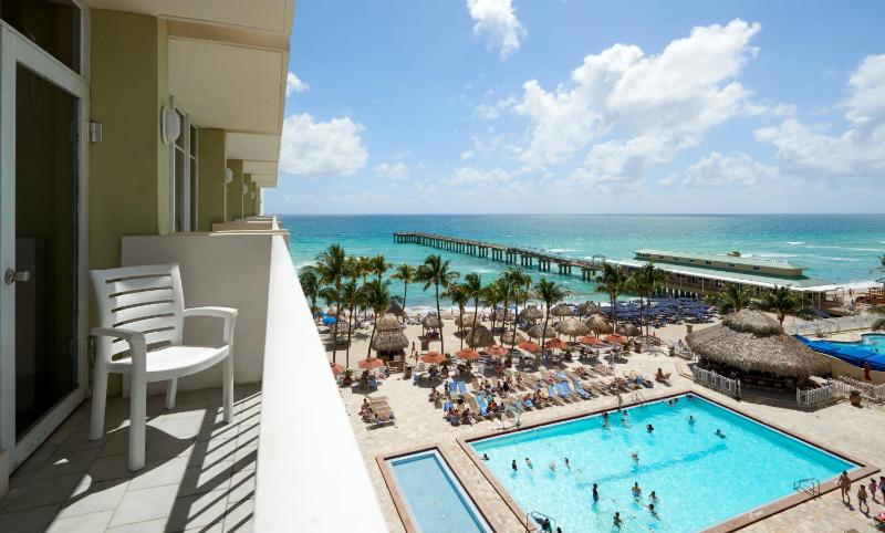 One-Bedroom Suite with Partial Ocean View image 3
